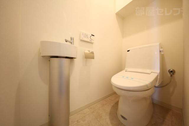トイレ　７０１号室の写真です（反転タイプ）