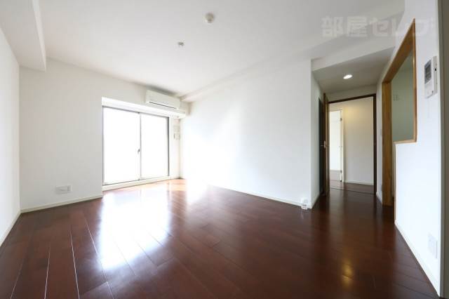 居室・リビング　７０１号室の写真です（反転タイプ）