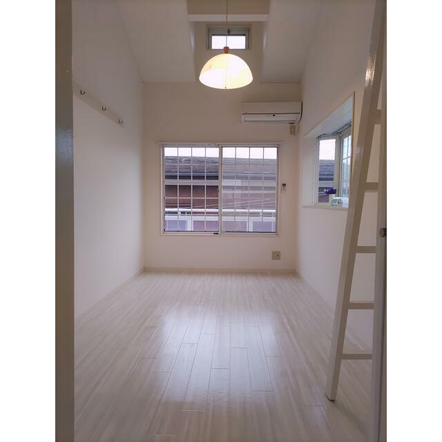 居室・リビング　一級建築士監修のお洒落な内装空間はホワイト色に統一され明るく