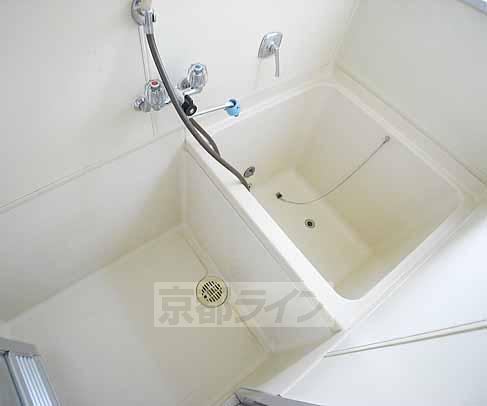 バス・シャワールーム　昔ながらの形ですね