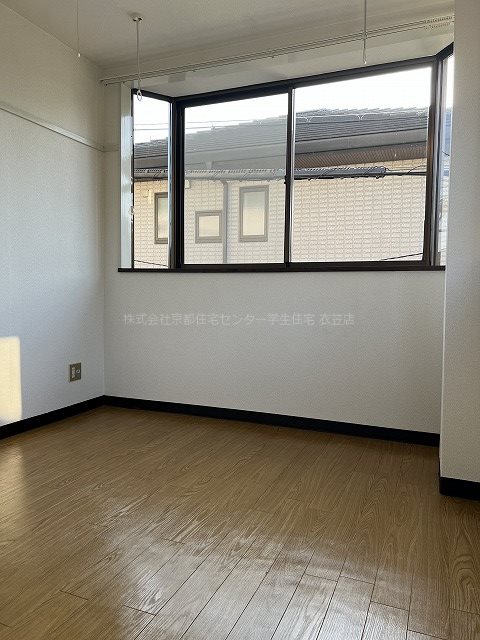 居室・リビング　キッチンスペースとお部屋を仕切れます。