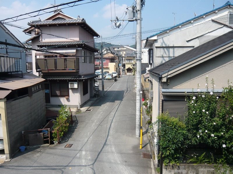 その他　出窓付で開けると開放的です。
