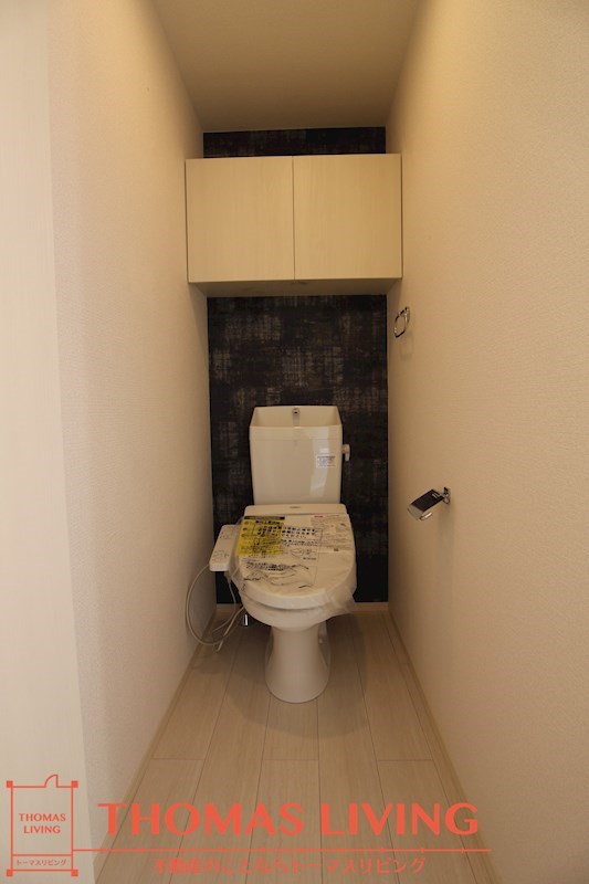 トイレ　蓋つきの収納が見せたくないものを隠せます