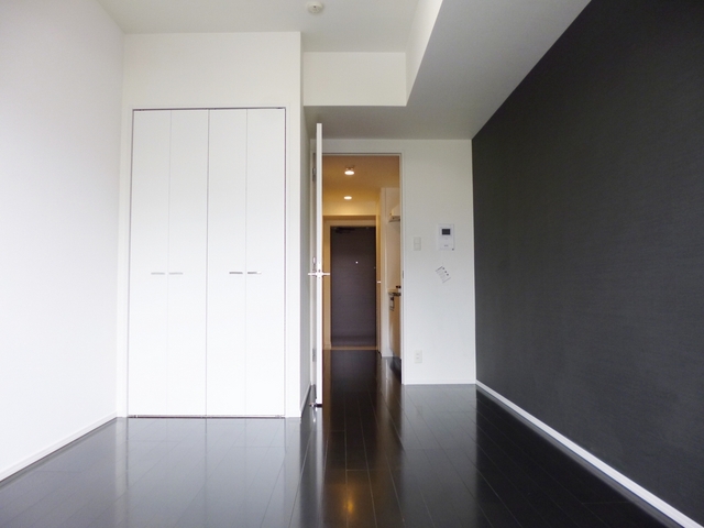 居室・リビング　落ち着いた色調のオシャレなお部屋です。