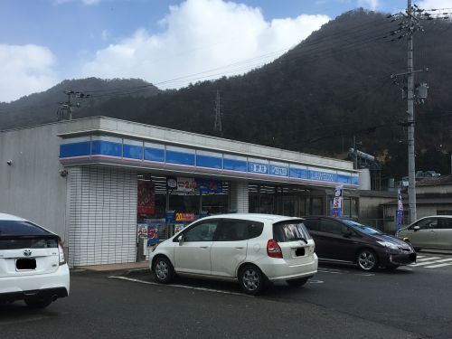 コンビニ　ローソン 山南町草部（コンビニ）まで1724m
