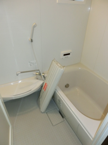 バス・シャワールーム　追焚き機能付きバスルーム。