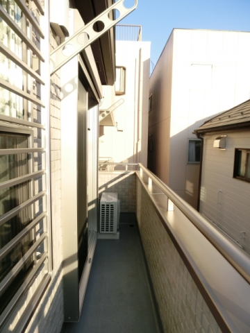 バルコニー　南向きバルコニー・日当り良好。