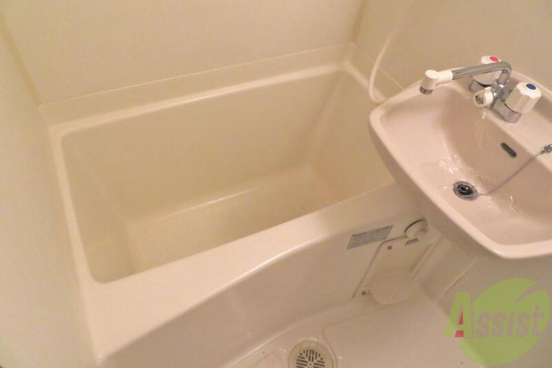 バス・シャワールーム　毎日の疲れを癒すバスルームには洗面台がついてます