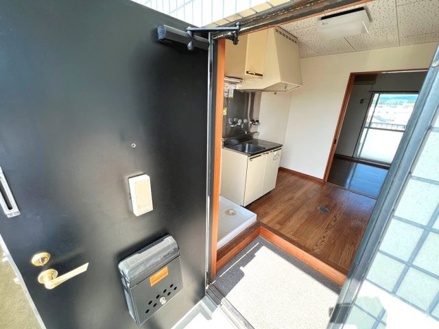 玄関　イメージ（同建物内別部屋の写真です）