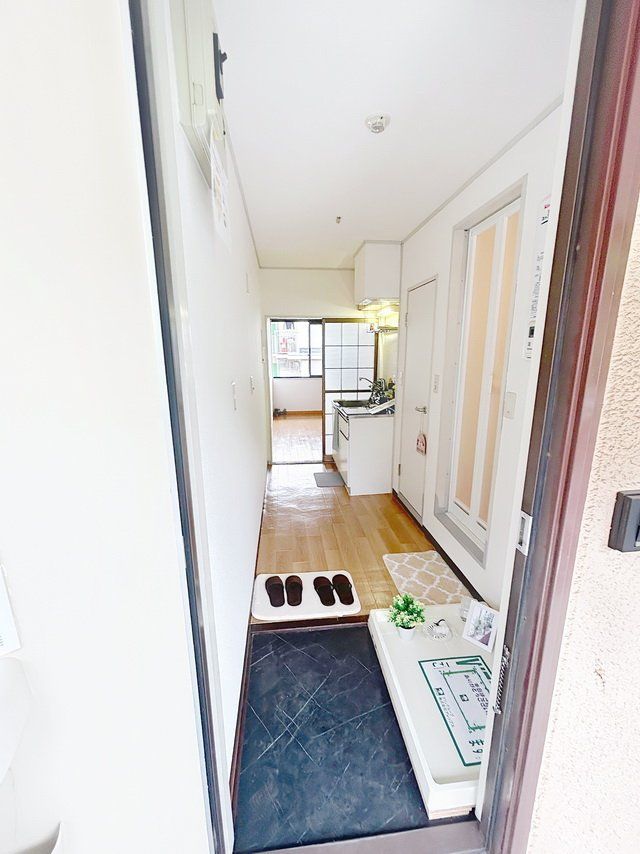 玄関　同建物別号室参考写真です