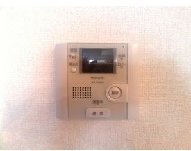 コンビニ　セブンイレブン（コンビニ）まで880m