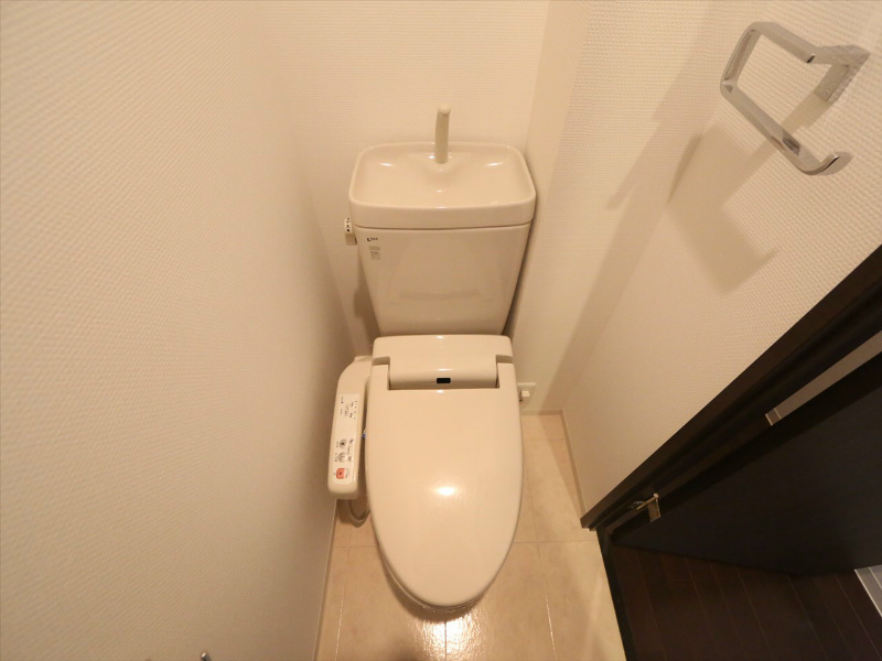 トイレ　温水洗浄暖房便座付トイレ