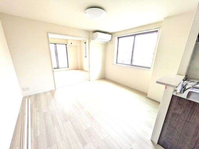 居室・リビング　建築中です