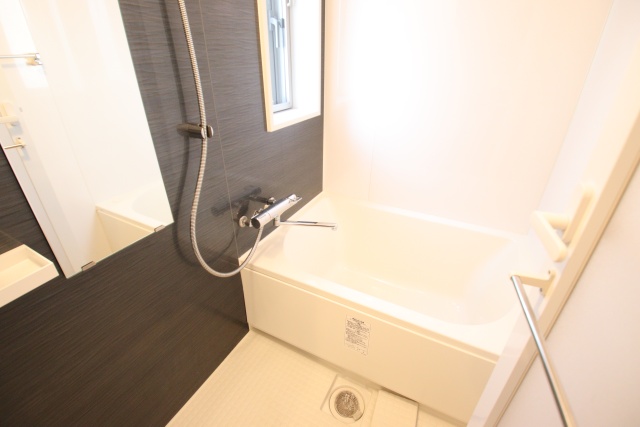 バス・シャワールーム　※別室の参考写真の為、現況優先です。