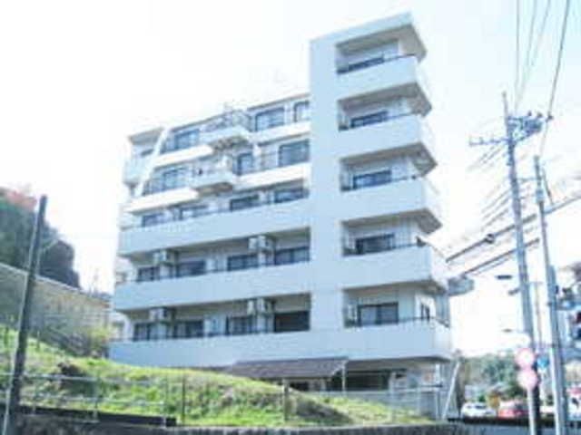 建物外観　～少し高幡不動を見下ろす感じで日当たりがいいですね♪～