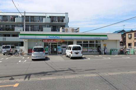 コンビニ　ファミリーマートさいたま日進町二丁目店（コンビニ）まで738m