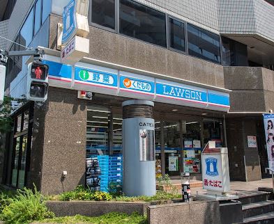 コンビニ　ローソン恵比寿西二丁目店（コンビニ）まで121m