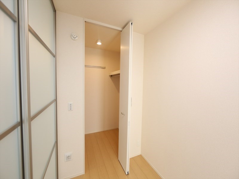 収納　ウォークインクローゼット（収納充実してます）