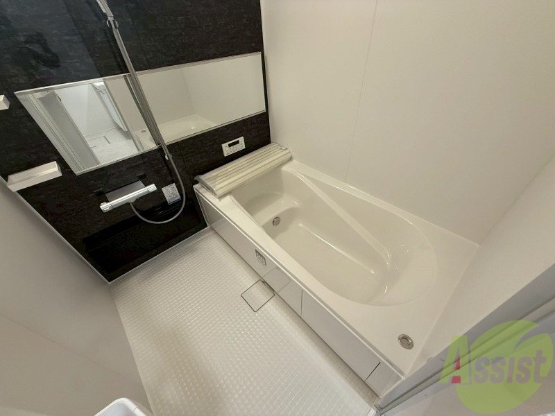 バス・シャワールーム　浴室は追い焚き給湯、浴室乾燥機付きです。