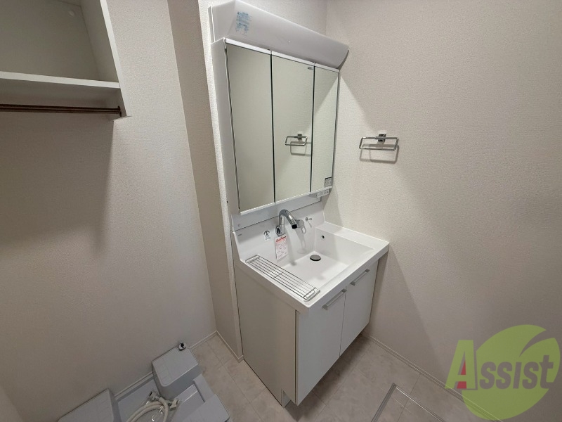 洗面設備　洗面台は独立洗面台です。毎日の身支度が楽しくなりそうですね。