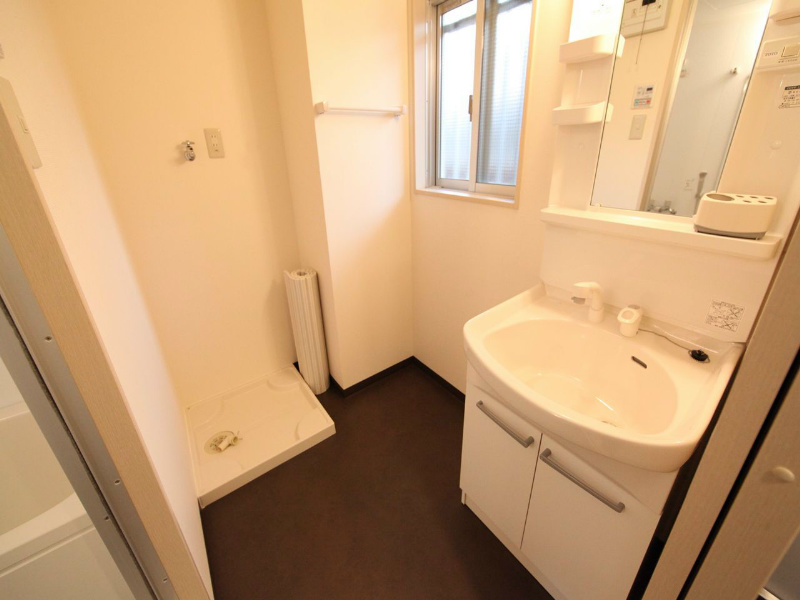 洗面設備　脱衣所　独立洗面台付（シャンプードレッサー付）