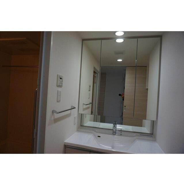 洗面設備　コンパクトで使いやすい洗面所