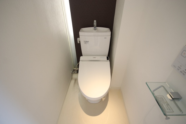 トイレ　※別室の参考写真の為、現況優先です。