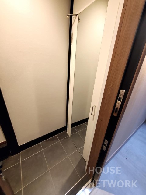 玄関　室内リノベーション済の戸建て物件