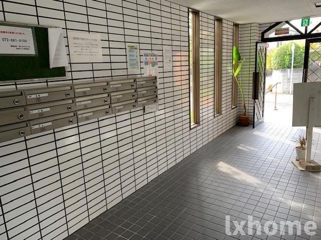 エントランス　落ち着いたエントランスです