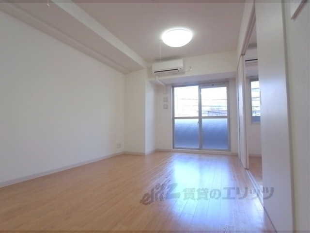 居室・リビング　廊下側から撮影