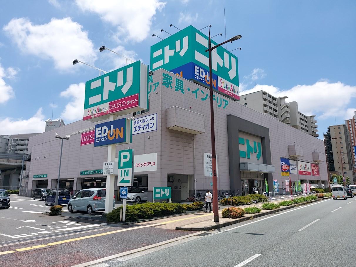 スーパー　DAISO ニトリ小倉北店（スーパー）まで594m