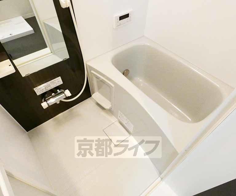 バス・シャワールーム　追い焚き・浴室乾燥機能付きになります。