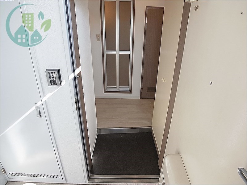 玄関　シャトラン弓木弐番館