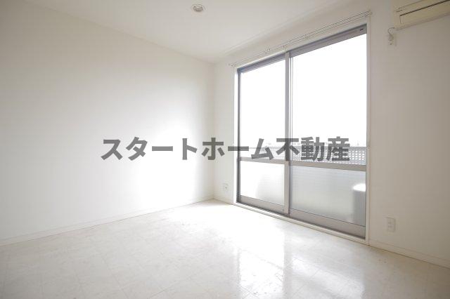 その他部屋・スペース　広くて明るい寝室