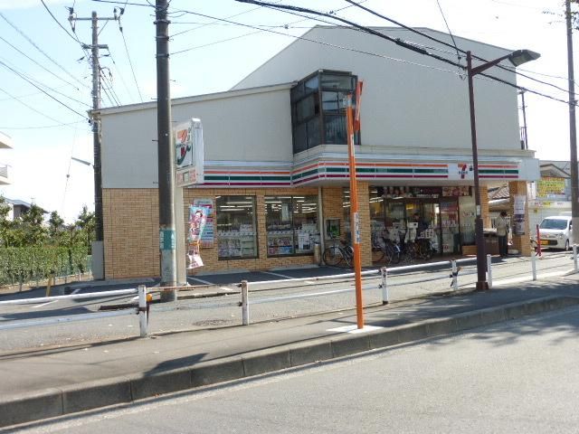 コンビニ　セブン（コンビニ）まで300m