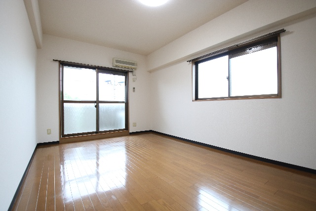 居室・リビング　※別号室のお写真のため現況優先