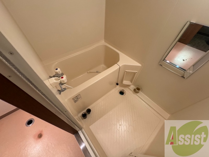 バス・シャワールーム　ユニットバスです。疲れを癒すのに欠かせませんね！