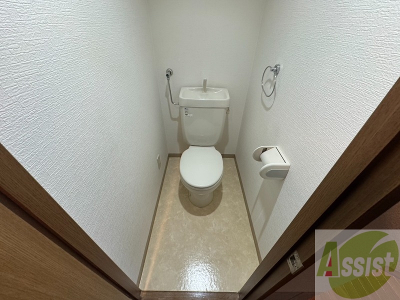 トイレ　こちらはトイレです。清潔感があり、安心して使用できます。