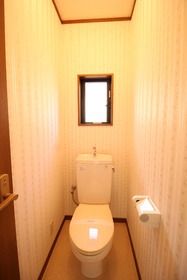 トイレ　★窓付きのトイレです★