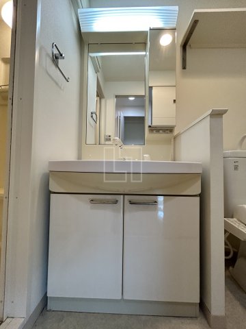 洗面設備　クラウンハイム北心斎橋フラワーコート　独立洗面化粧台