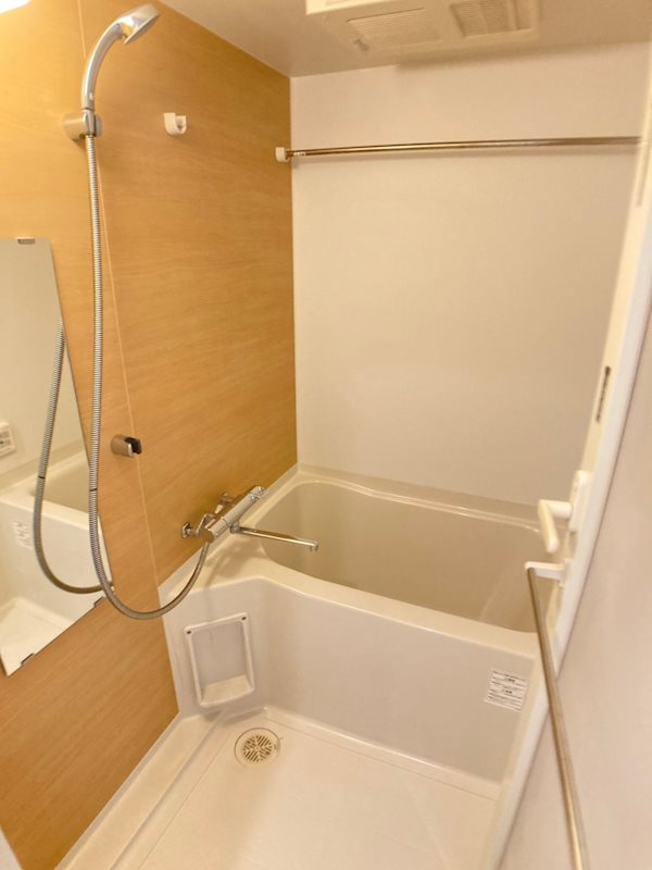 バス・シャワールーム　コンパクトで使いやすいお風呂です