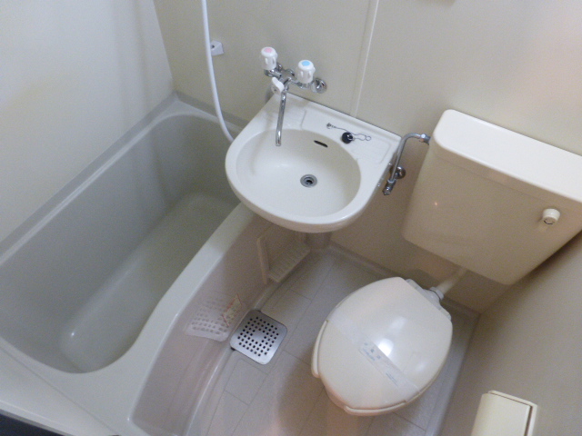 バス・シャワールーム　3点式バスルーム