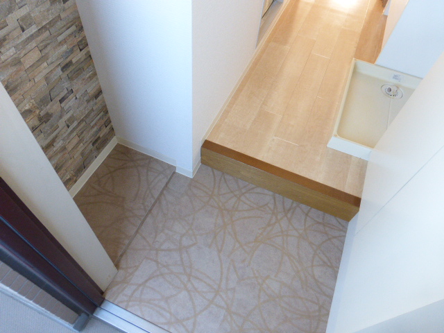 玄関　玄関、お洒落なアクセントクロス仕様