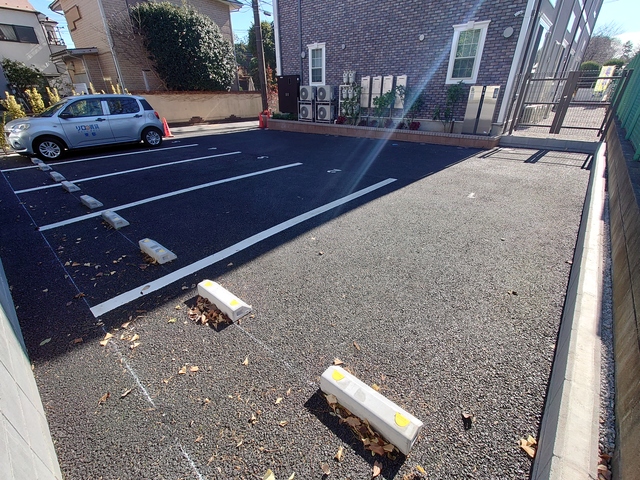 駐車場　敷地内に駐車場がありますが、まず空き確認してください。