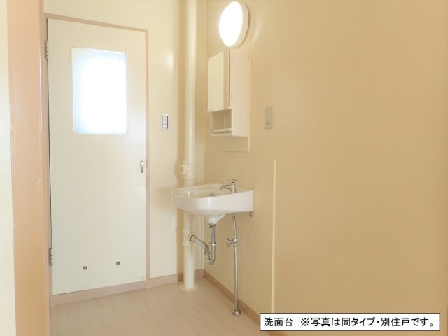 洗面設備　※同タイプのお部屋の写真を掲載しております。