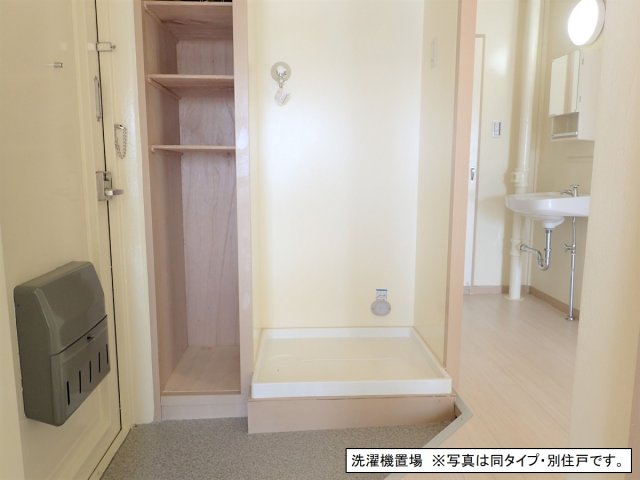 玄関　※同タイプのお部屋の写真を掲載しております。