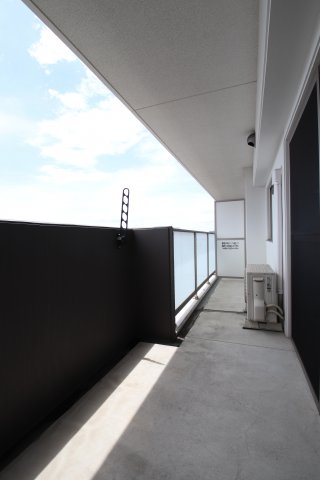 バルコニー　陽当たり良好なバルコニーです