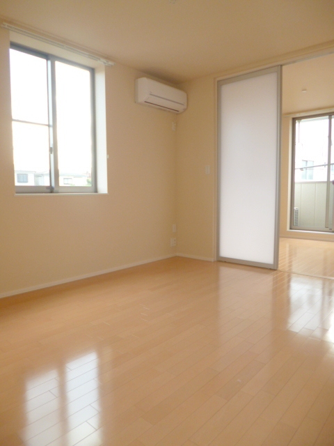 居室・リビング　★明るいフローリングのリビングです★