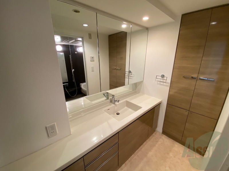 洗面設備　独立洗面台です。広くて使いやすそうです！