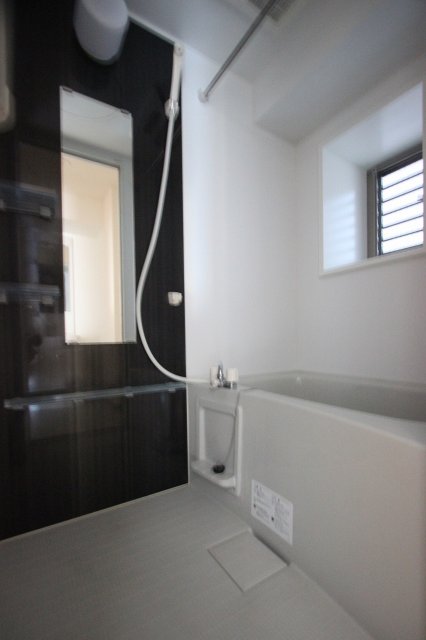 バス・シャワールーム　同物件別号室のものです。